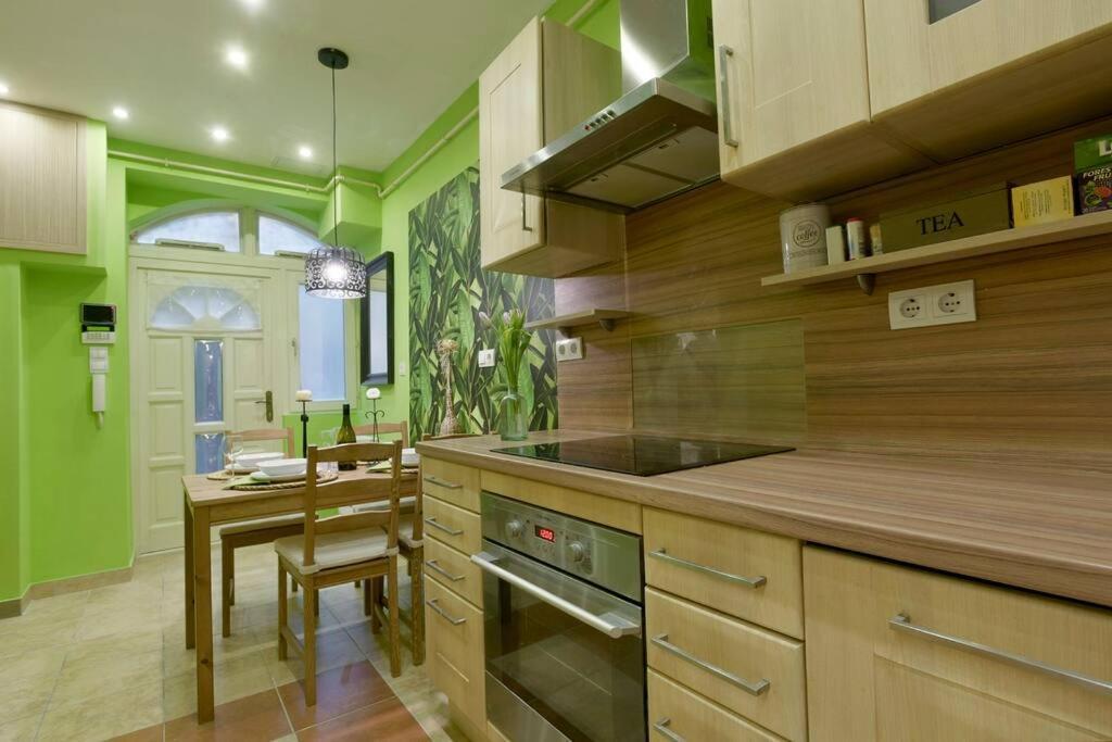Downtown Island Of Peace By Nw Appartement Boedapest Buitenkant foto